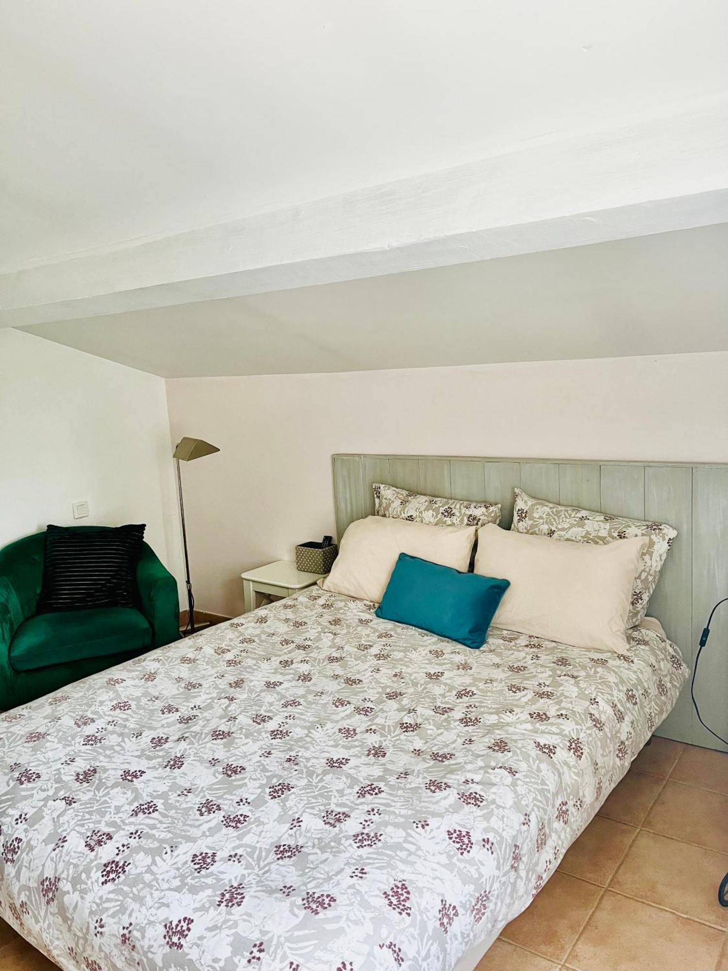 류넬 Mas Saint-Ange B&B 객실 사진