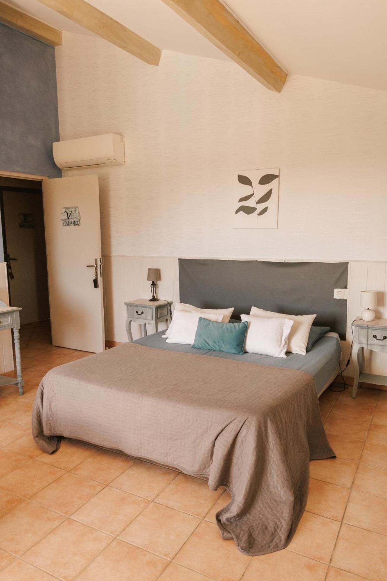 류넬 Mas Saint-Ange B&B 외부 사진