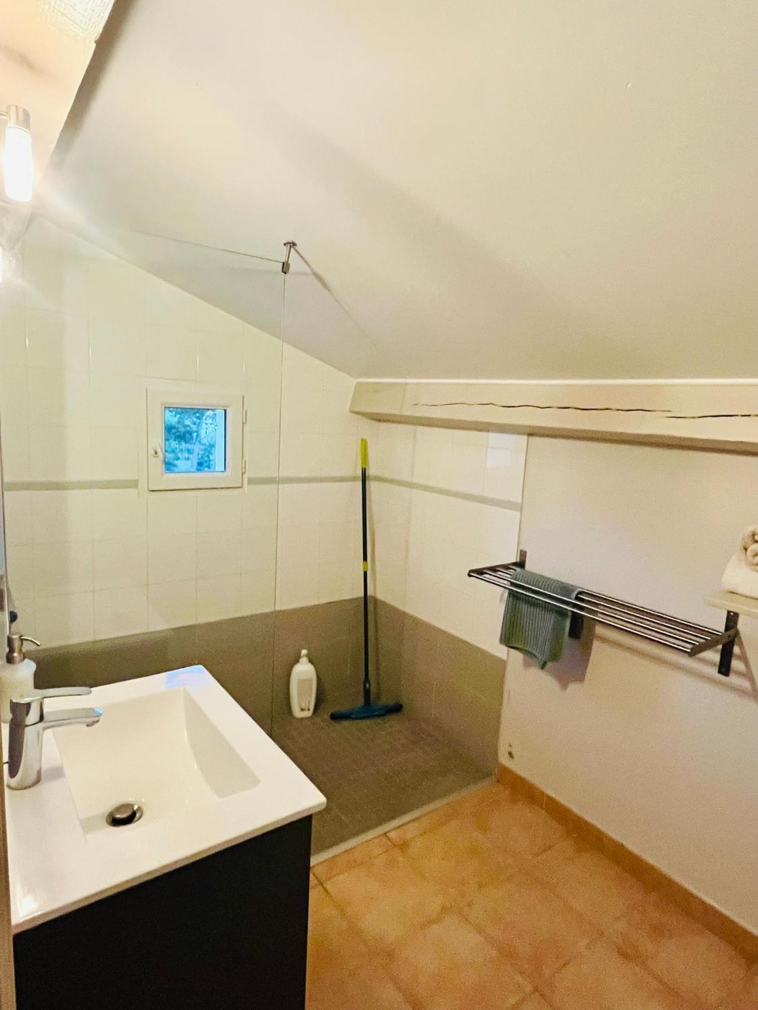 류넬 Mas Saint-Ange B&B 외부 사진