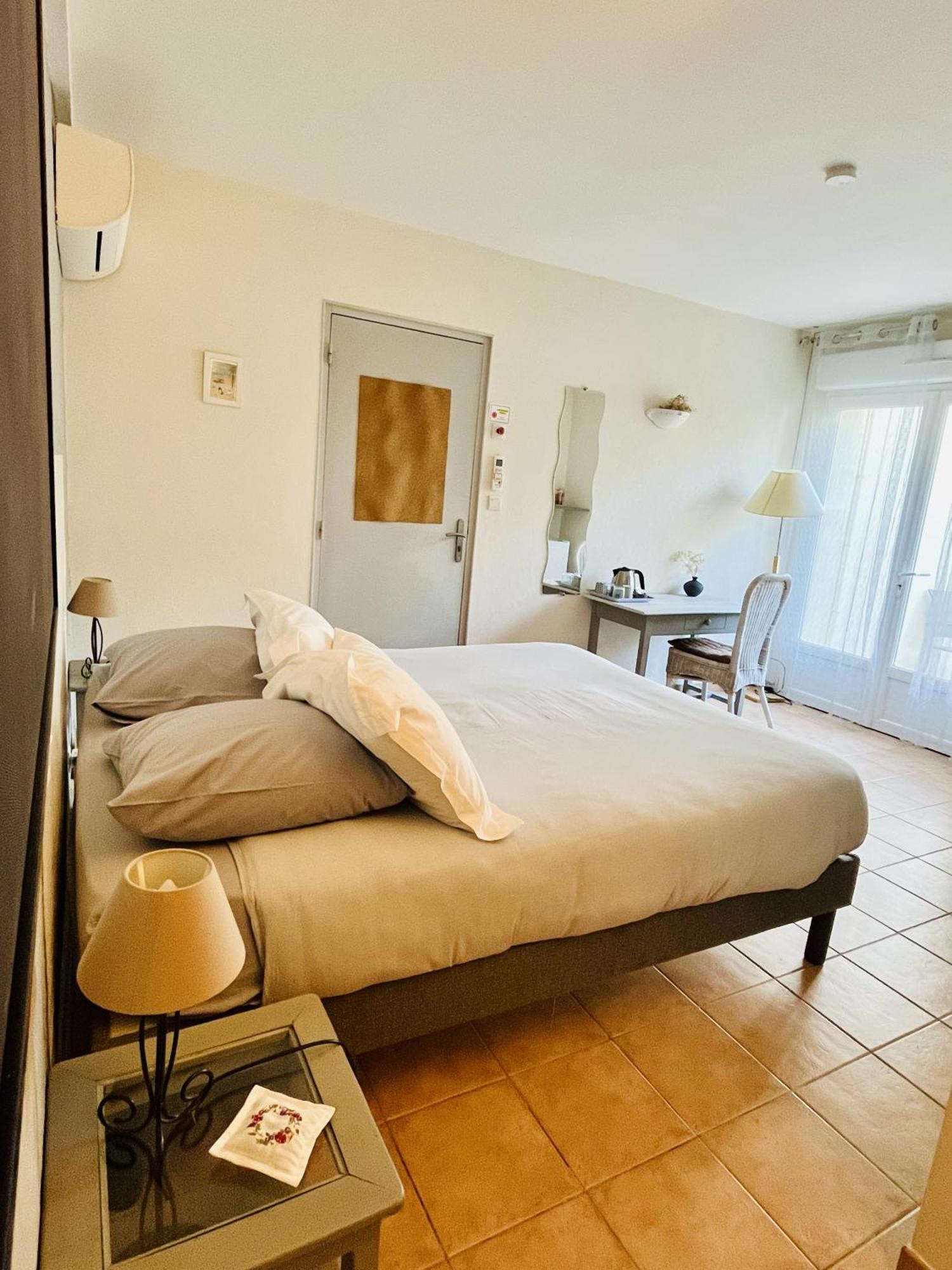 류넬 Mas Saint-Ange B&B 외부 사진