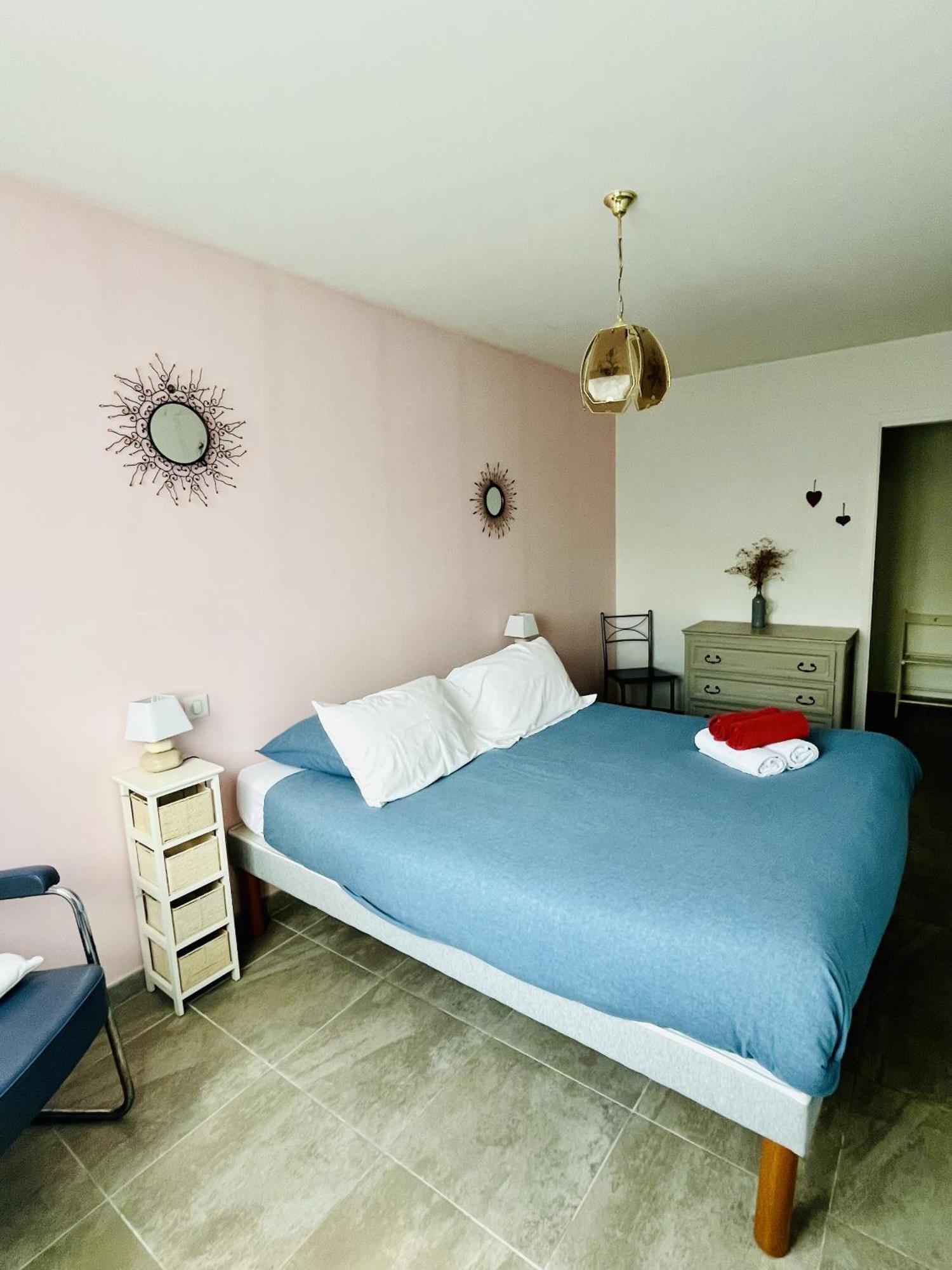 류넬 Mas Saint-Ange B&B 외부 사진