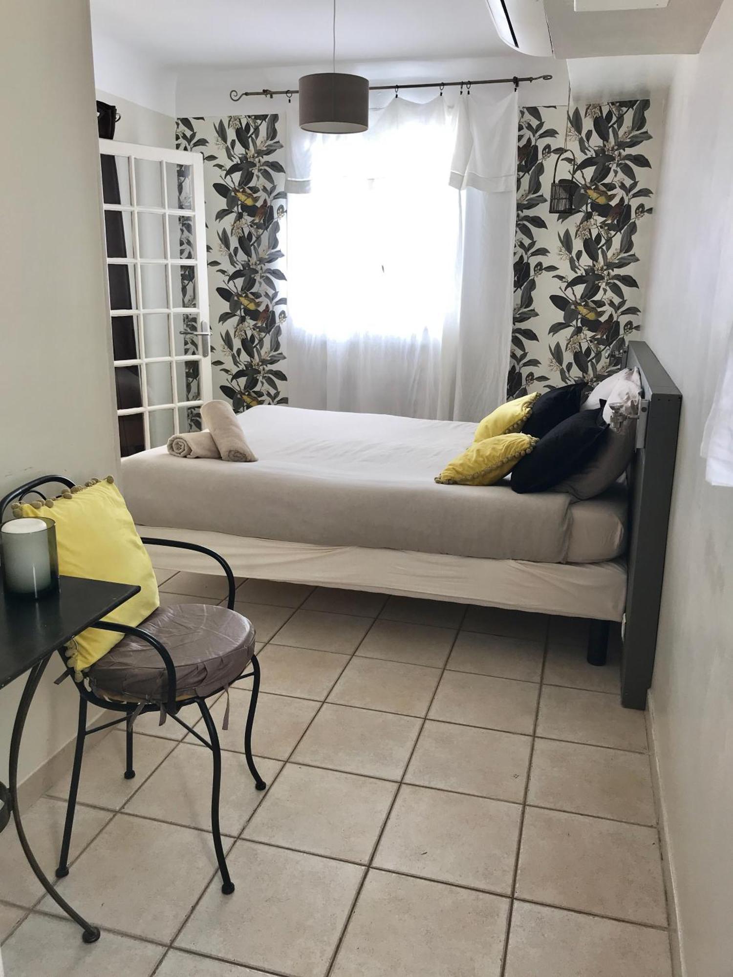 류넬 Mas Saint-Ange B&B 외부 사진