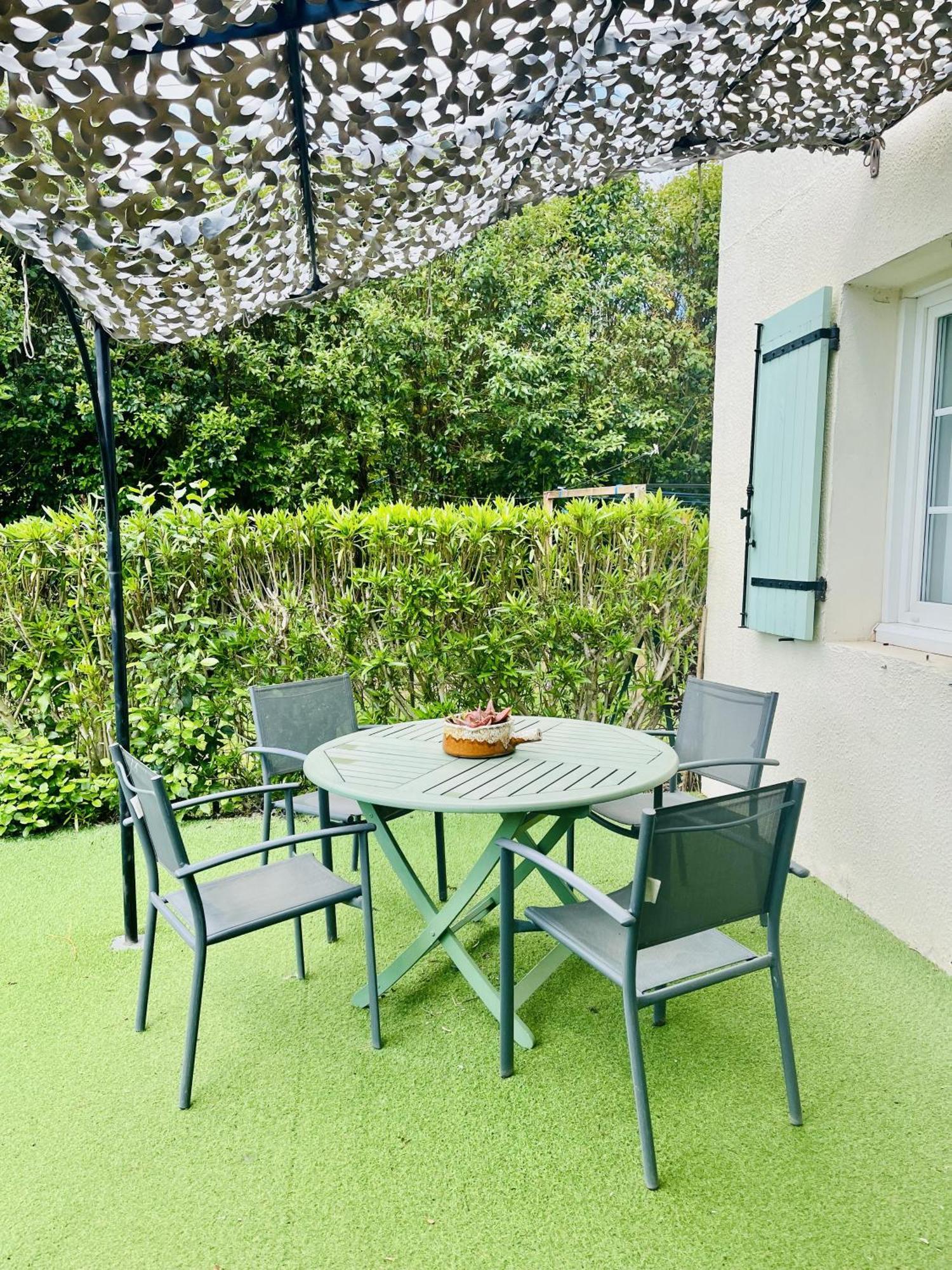류넬 Mas Saint-Ange B&B 외부 사진
