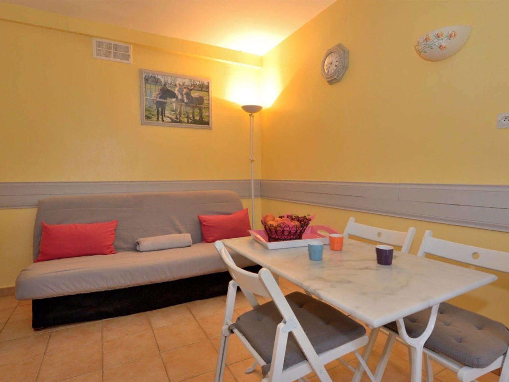 류넬 Mas Saint-Ange B&B 외부 사진